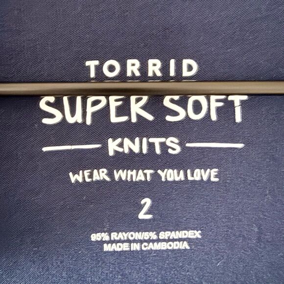 NWT Torrid Blue and White Ombre Hoodie with Lip Print on Back Size 2 (18-20) - Picture 6 of 9